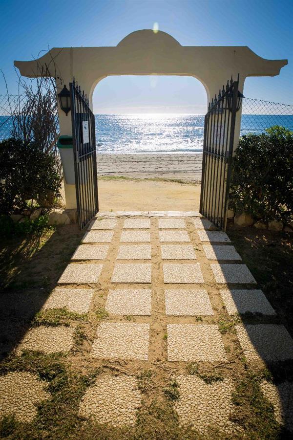 Holidays2Riviera Sea Side Front Beach Ситио-де-Калаонда Экстерьер фото